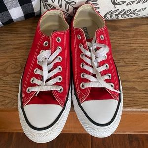 Converse size 7